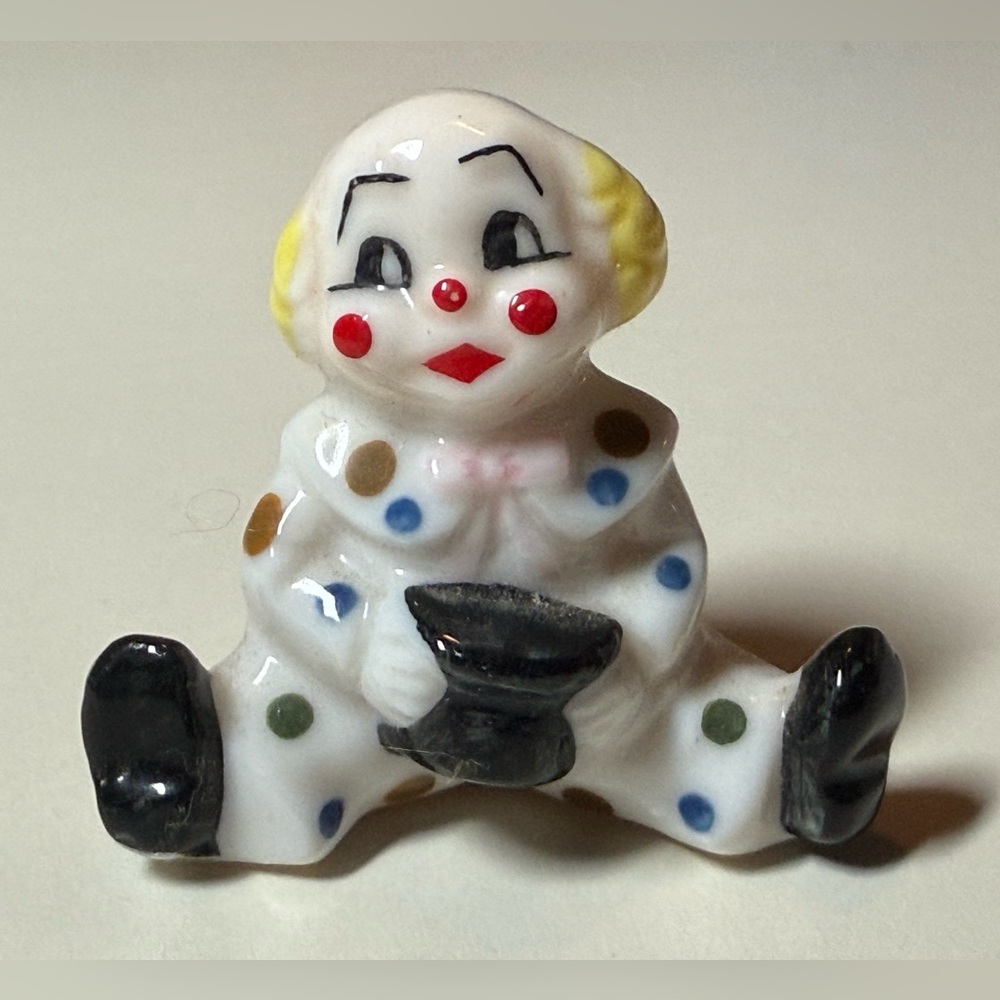 Vintage Mini Porcelain Clown Figurine Hand Painted Made in Taiwan,Bughouse